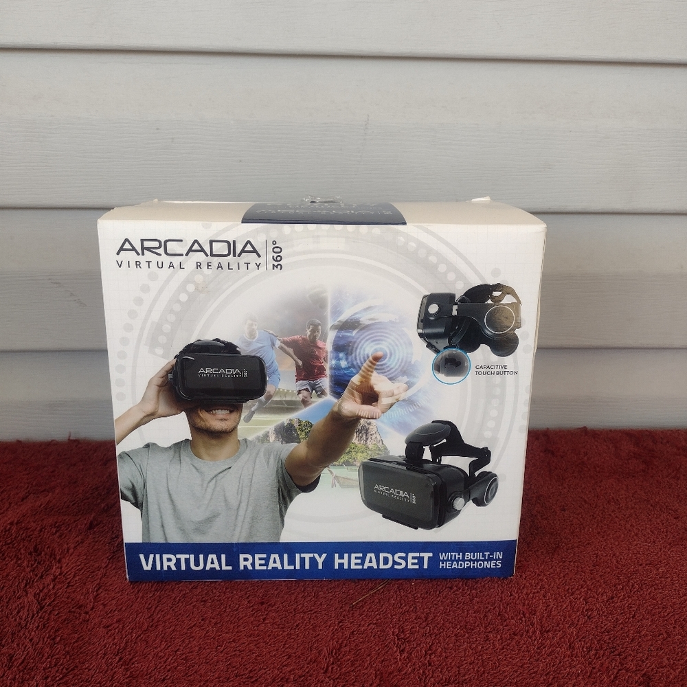 Arcadia 360 Virtual Reality Headset with built in headphones